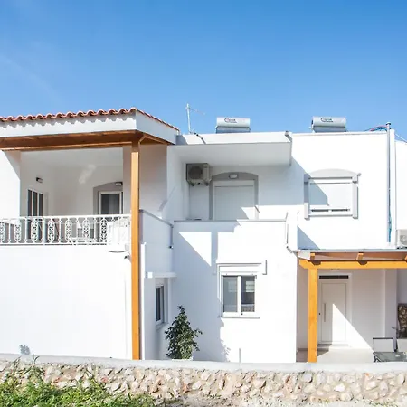 Apartmán Sarah's Just Renovated 2-bedroom Aparts In Nature Ialysos (Rhodes)