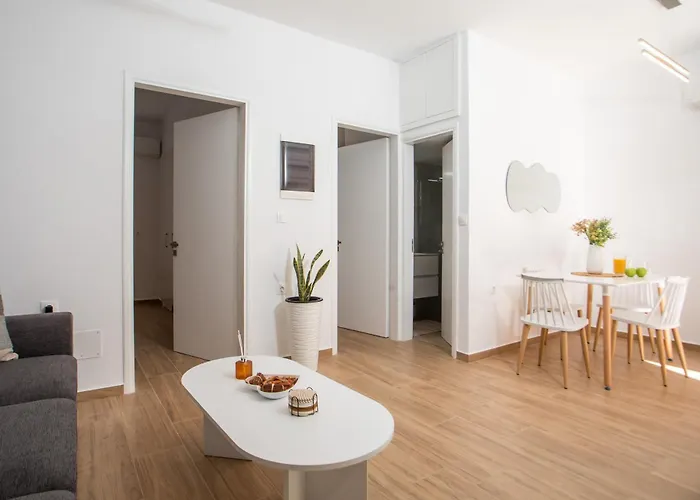 Sarah's Just Renovated 2-bedroom Aparts In Nature * Ялиссос