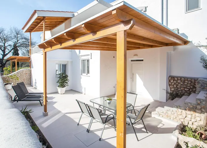 Sarah's Just Renovated 2-bedroom Aparts In Nature Апартаменты Ялиссос