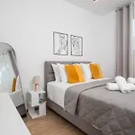 Sarah's Just Renovated 2-bedroom Aparts In Nature Apartment *