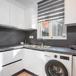 Sarah's Just Renovated 2-bedroom Aparts In Nature Apartment *