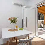 Sarah's Just Renovated 2-bedroom Aparts In Nature Apartment