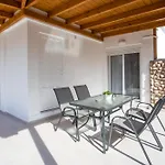 Sarah's Just Renovated 2-bedroom Aparts In Nature Apartment