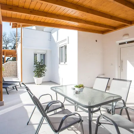 Sarah's Just Renovated 2-bedroom Aparts In Nature Lägenhet