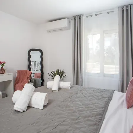 Sarah's Just Renovated 2-bedroom Aparts In Nature Apartment *