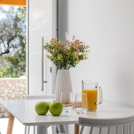 Sarah's Just Renovated 2-bedroom Aparts In Nature Apartment