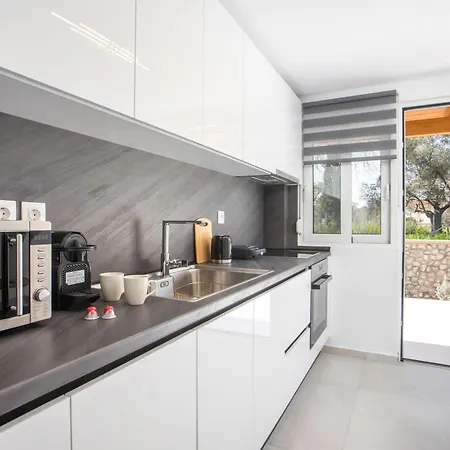 Apartamento Sarah's Just Renovated 2-bedroom Aparts In Nature Ialisos
