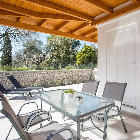 Sarah's Just Renovated 2-bedroom Aparts In Nature Apartment