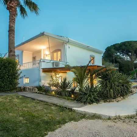 Sarah's Just Renovated 2-bedroom Aparts In Nature Apartamento
