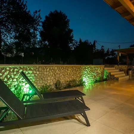 Sarah's Just Renovated 2-bedroom Aparts In Nature Apartamento