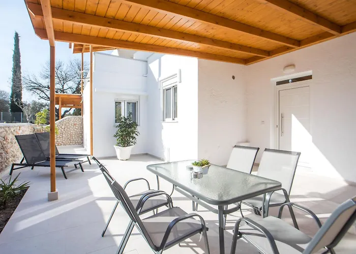 Sarah's Just Renovated 2-bedroom Aparts In Nature Lägenhet