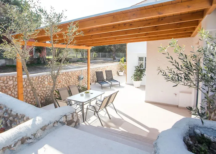 Lägenhet Sarah's Just Renovated 2-bedroom Aparts In Nature Ialysos (Rhodes)