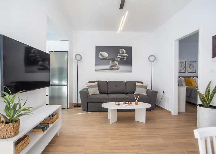 Sarah's Just Renovated 2-bedroom Aparts In Nature