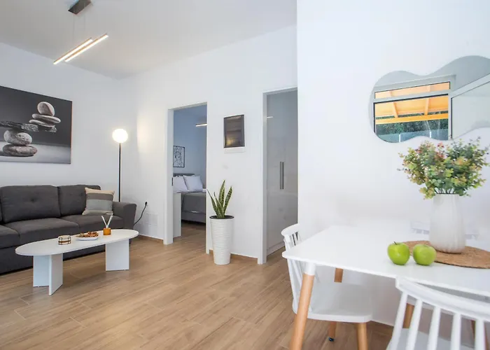 Lägenhet Sarah's Just Renovated 2-bedroom Aparts In Nature Ialysos (Rhodes)