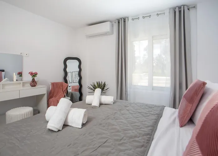 Sarah's Just Renovated 2-bedroom Aparts In Nature Lägenhet *