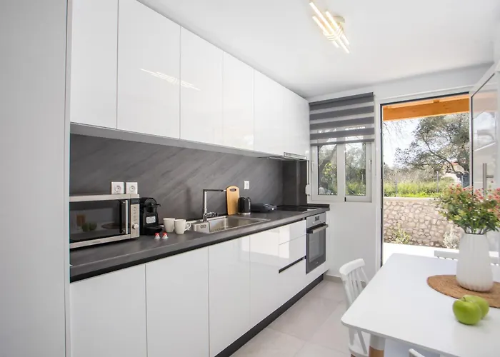 Sarah's Just Renovated 2-bedroom Aparts In Nature Lägenhet *