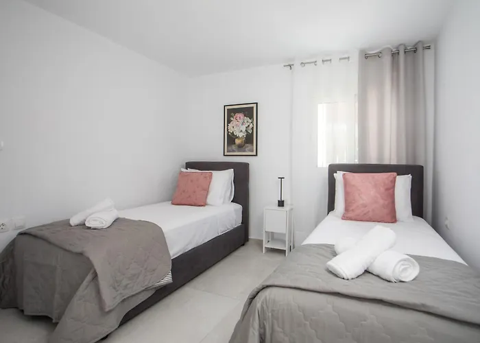 Sarah's Just Renovated 2-bedroom Aparts In Nature *