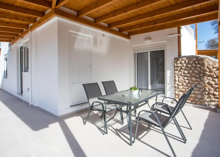 Sarah's Just Renovated 2-bedroom Aparts In Nature Lägenhet