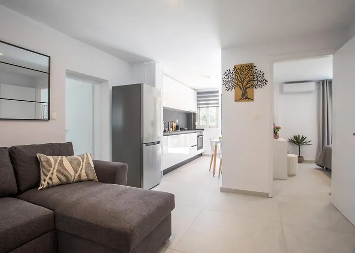 Sarah's Just Renovated 2-bedroom Aparts In Nature *