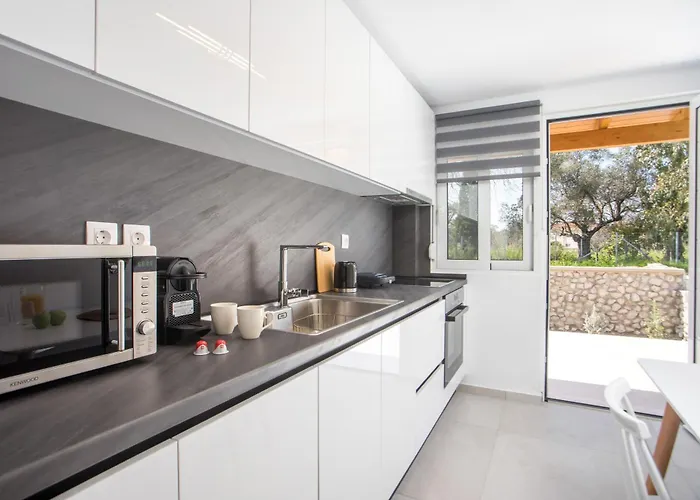 Appartement Sarah's Just Renovated 2-bedroom Aparts In Nature Ialysos (Rhodes)