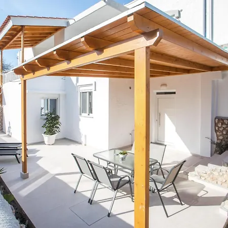 Sarah's Just Renovated 2-bedroom Aparts In Nature アパート イアリソス