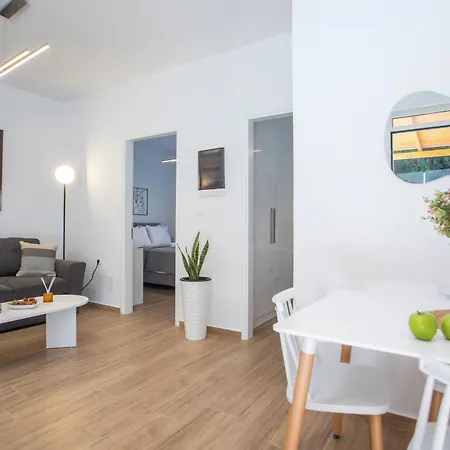 Διαμέρισμα Sarah's Just Renovated 2-bedroom Aparts In Nature Ιαλυσός Ρόδος