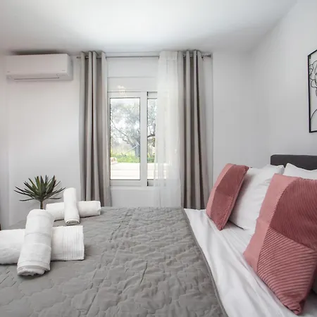 Sarah's Just Renovated 2-bedroom Aparts In Nature イアリソス