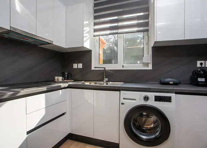 Sarah's Just Renovated 2-bedroom Aparts In Nature Lalyssos