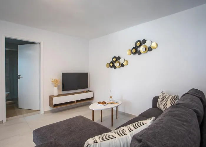 Sarah's Just Renovated 2-bedroom Aparts In Nature Lalyssos